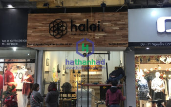 biển quảng cáo nền gỗ