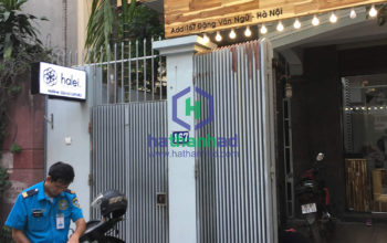 biển quảng cáo nền gỗ